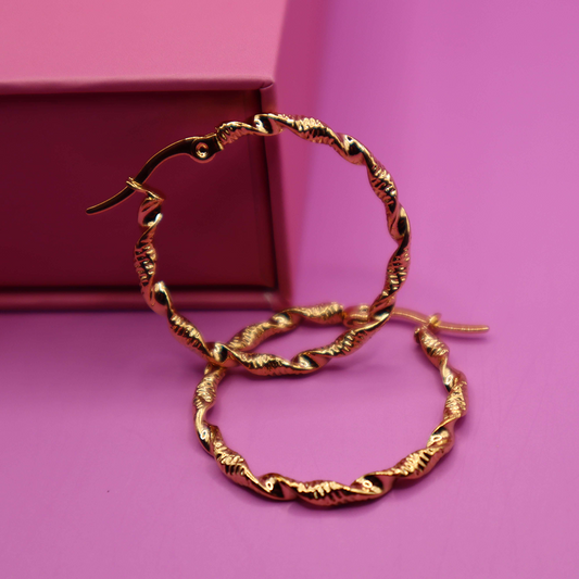 Thin twist hoop (gold)